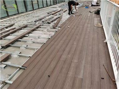 EcoTechWood trešās paaudzes koekstrudēta dobu, apaļu caurumu dārza grīdas segums